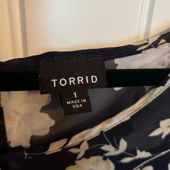 Torrid sheer flower print shirt - Picture 2 of 3